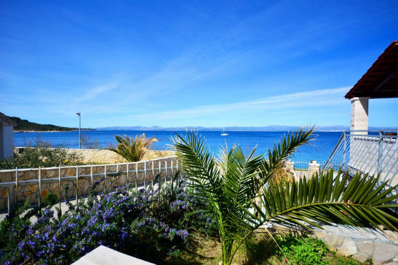 Schoenes Ferienhaus Direkt Am Meer ستومورسكا المظهر الخارجي الصورة